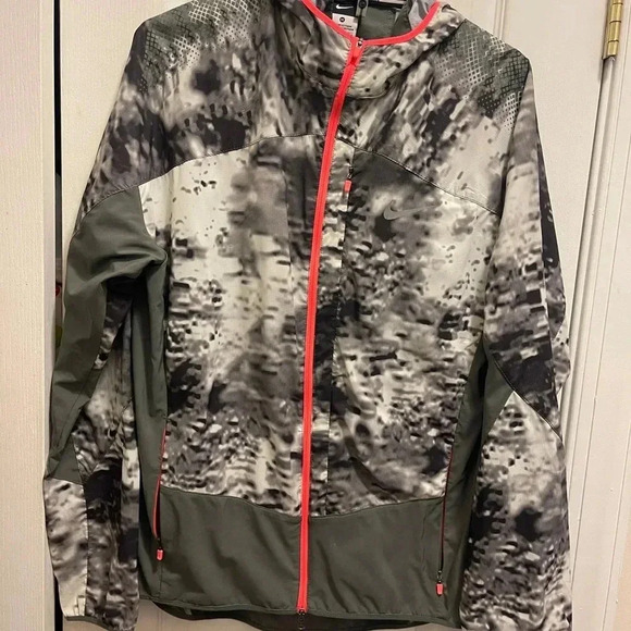 WOMEN S NIKE PRINTED TRAIL KIGER PACKABLE RUNNING ATHLETIC JACKET - Picture 1 of 12